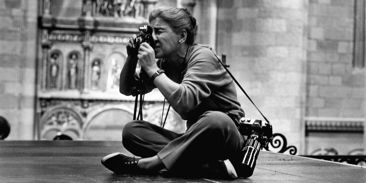 Robert Penn Eve Arnold on the set of Becket 1963 c Eve Arnold Magnum Photos 1200px