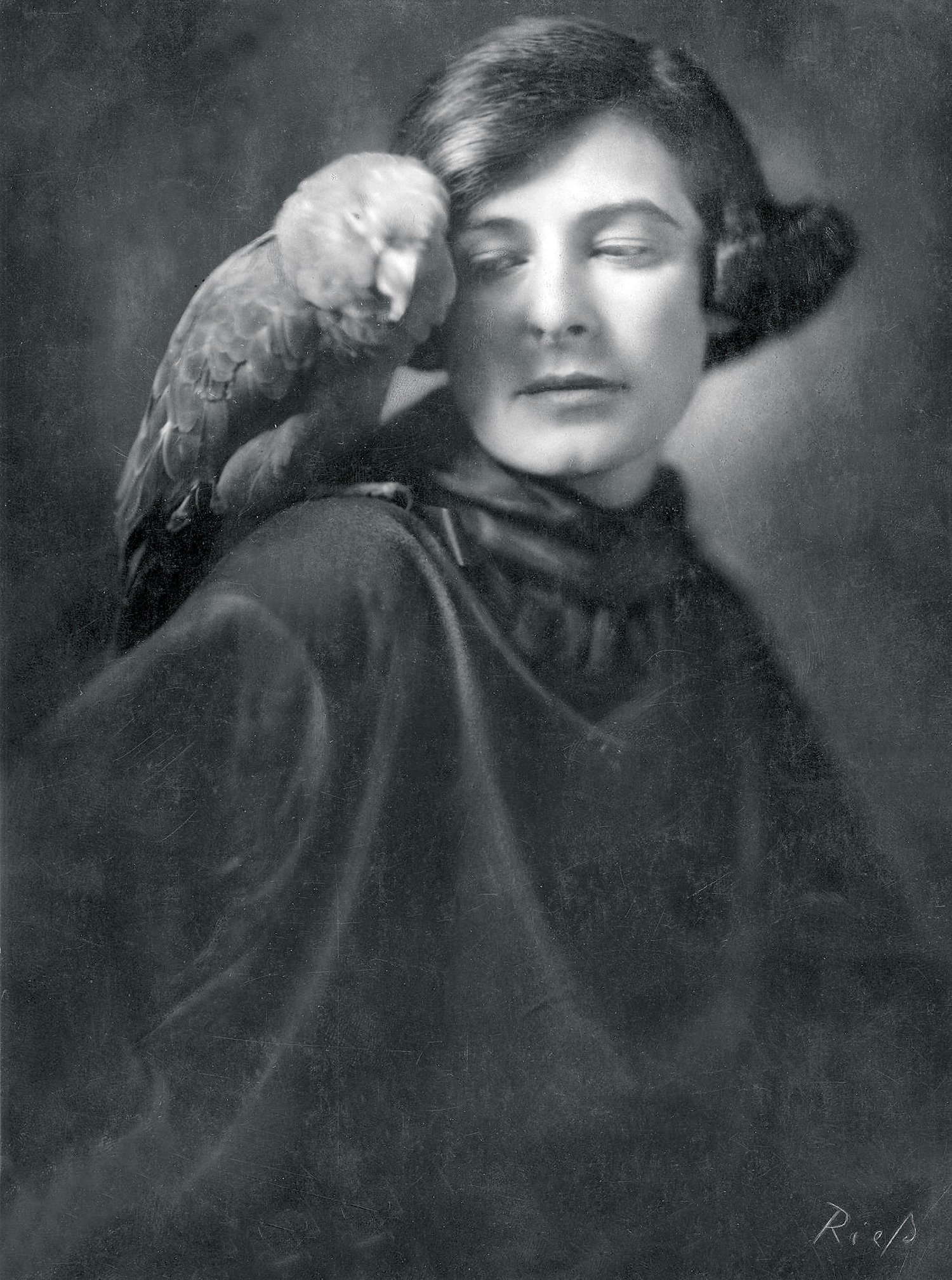 Frieda Riess Selbstbildnis mit Papagei