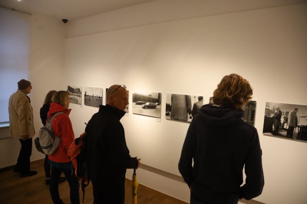 mauerfall-vernissage-19003FAE2D-71DE-0258-DEA5-1E3A8C621E38.jpg